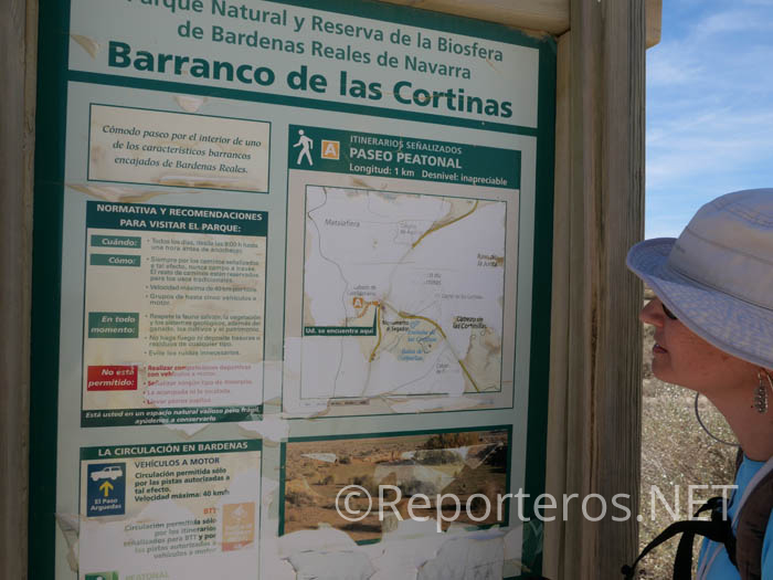 Cartel señalizando el sendero del Barranco de las Cortinas Cartel señalizando el sendero del Barranco de las Cortinas