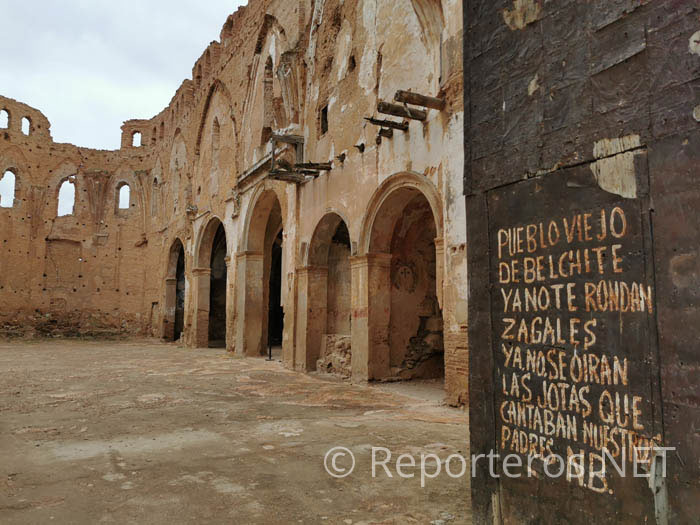 Inscripción en la puerta de la Iglesia de San Martín Inscripción en la puerta de la Iglesia de San Martín