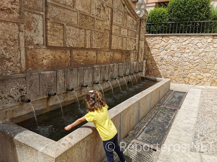 Fuente de los doce caños Fuente de los doce caños