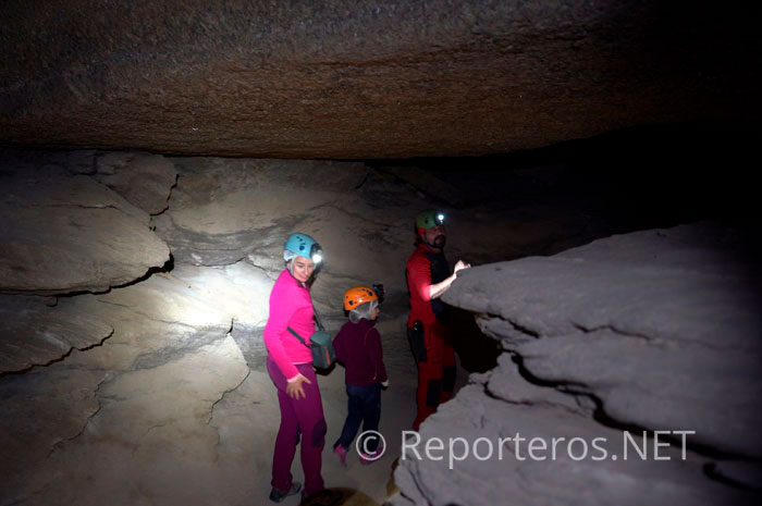 Caminando por las cuevas Caminando por las cuevas