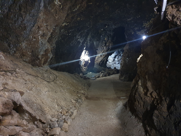 La geoda está dentro de la Mina Rica, un antiguo yacimiento de hierro, plomo y plata. ©geodapulpi.es La geoda está dentro de la Mina Rica, un antiguo yacimiento de hierro, plomo y plata. ©geodapulpi.es