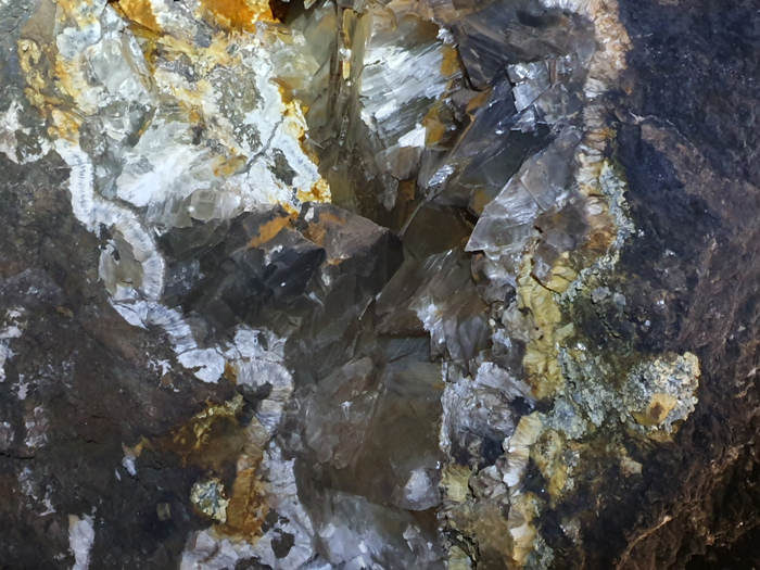En la mina Rica existen otras geodas más pequeñas. ©geodapulpi.es En la mina Rica existen otras geodas más pequeñas. ©geodapulpi.es