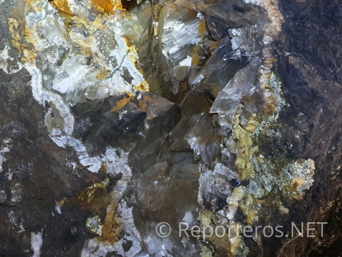En la mina Rica existen otras geodas más pequeñas. ©geodapulpi.es En la mina Rica existen otras geodas más pequeñas. ©geodapulpi.es