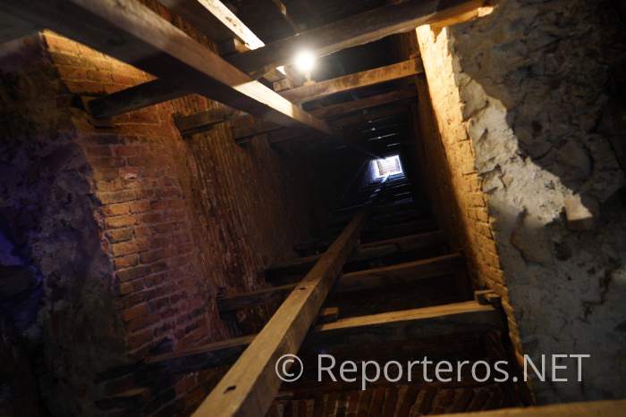 La visita se desarrolla en una de las galerías más superficiales La visita se desarrolla en una de las galerías más superficiales