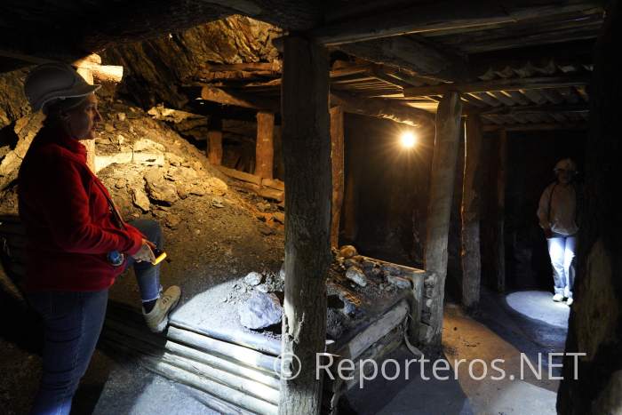 Estructura de madera en la mina Estructura de madera en la mina