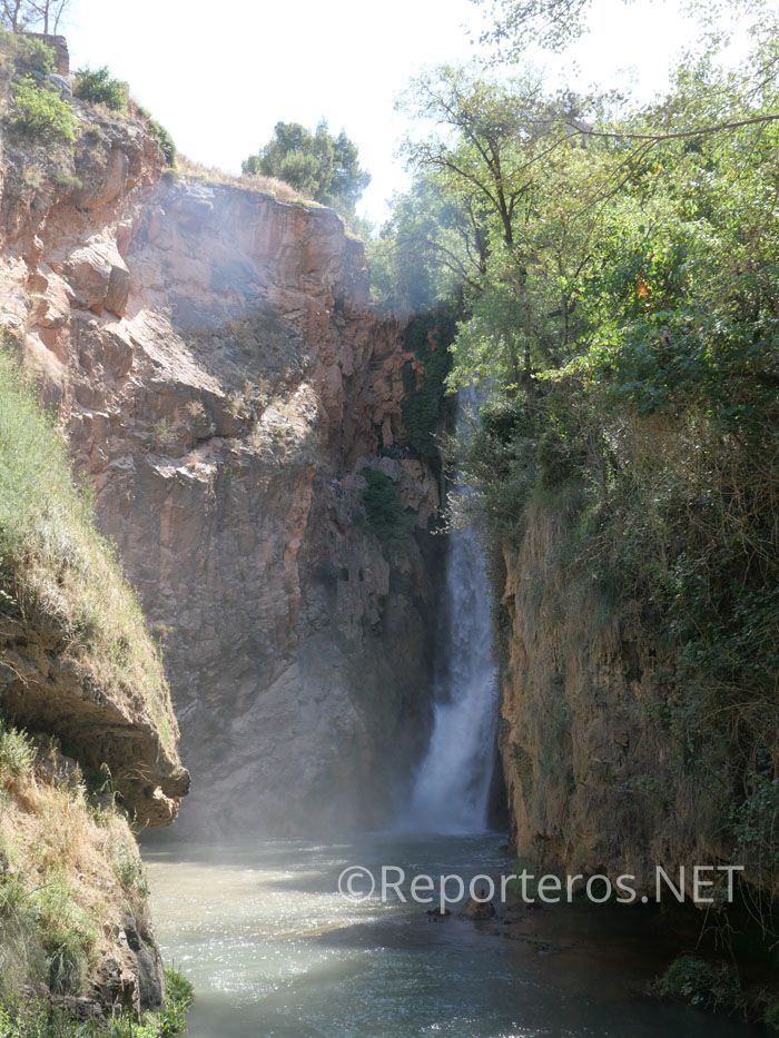 Cascada Cola de Caballo desde el exterior de la gruta Cascada Cola de Caballo desde el exterior de la gruta