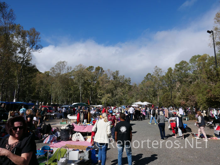 Mercadillo en la esplanada de la ermita Mercadillo en la esplanada de la ermita