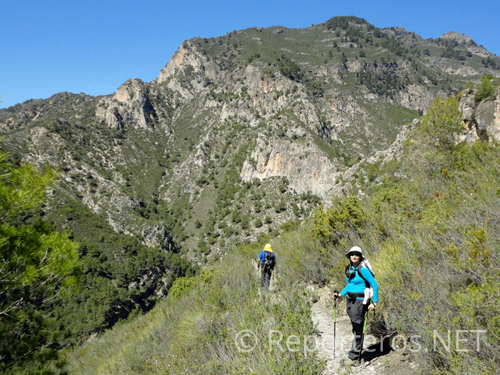 Tramo de la Gran Senda: Nerja – Frigiliana que cruza el Chíllar y es una opción para hacer la ruta circular Tramo de la Gran Senda: Nerja – Frigiliana que cruza el Chillar y es una opción para hacer la ruta circular