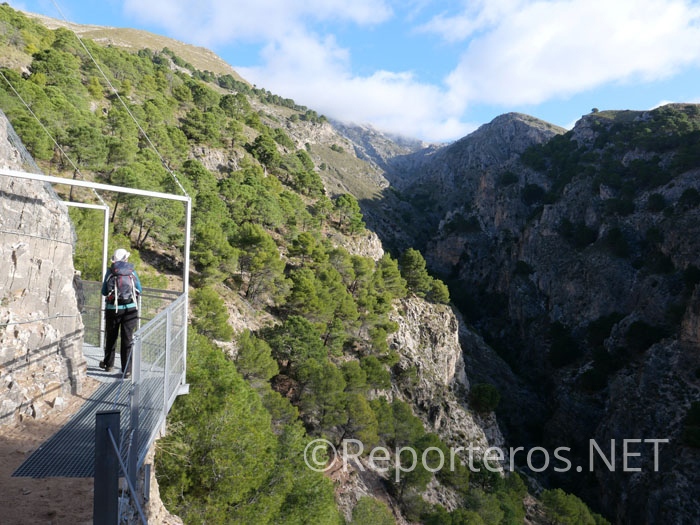 Primera pasarela sobre la acequia Primera pasarela sobre la acequia