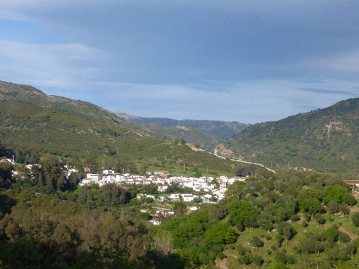 Vistas de El Colmenar desde el sendero Vistas de El Colmenar desde el sendero