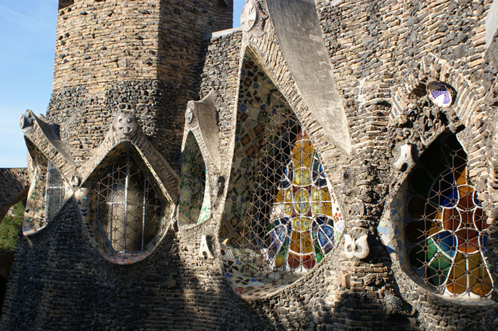 Detalle de la cripta Guell Detalle de la cripta Guell