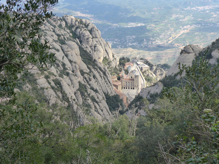 Monasterio de Monserrat desde la montaña Monasterio de Monserrat desde la montaña
