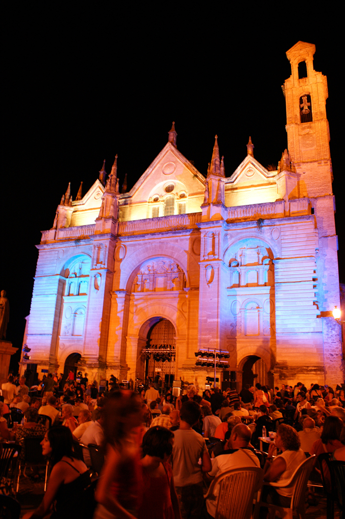 Iglesia de Santa María durante el Festival de Blues Iglesia de Santa María durante el Festival de Blues