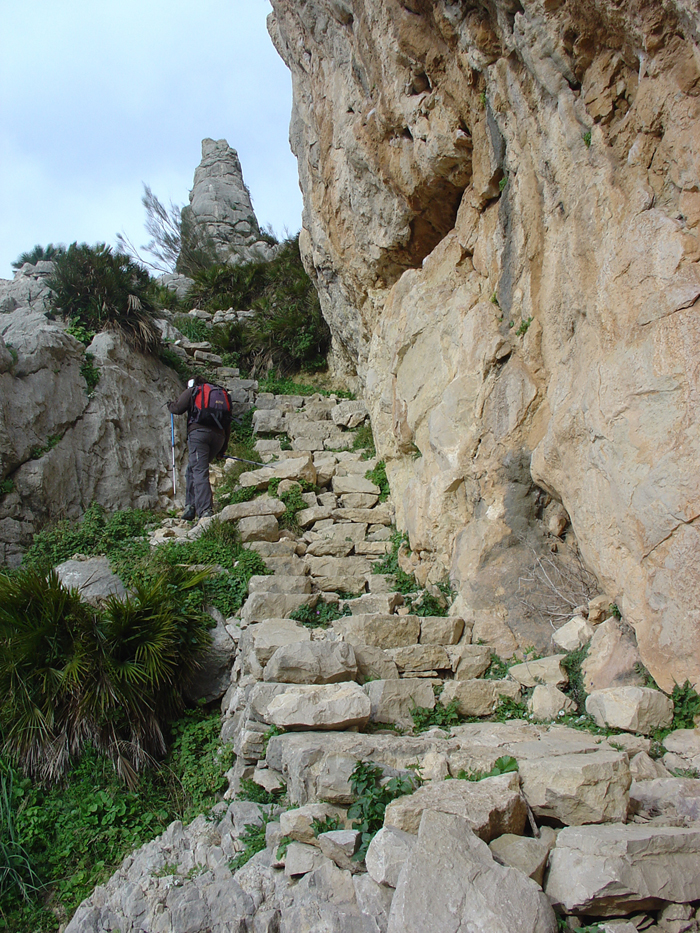 Escaleras de subida a la Huma Escaleras de subida a la Huma