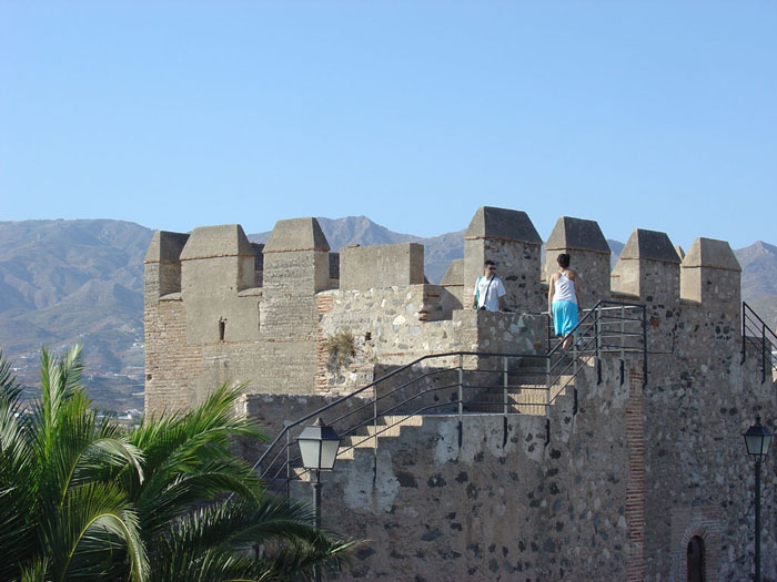 Castillo Árabe de Salobreña con la Sierra detrás Castillo Árabe de Salobreña con la Sierra detrás