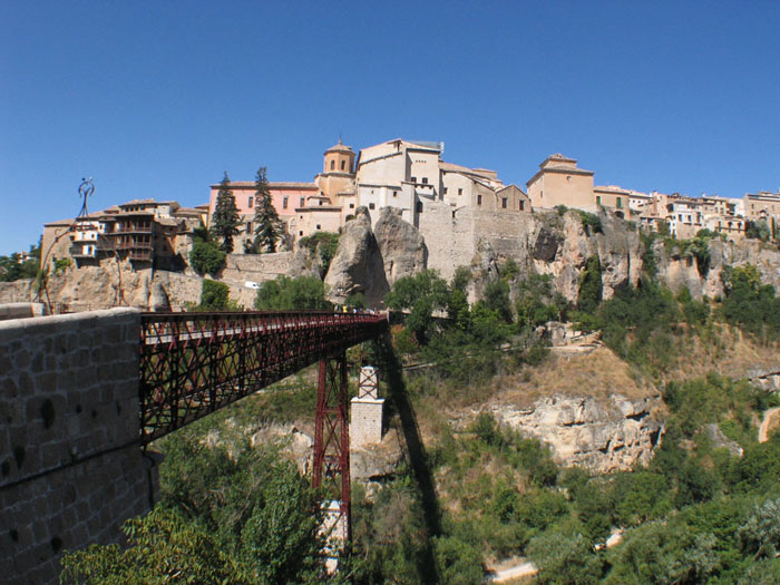 Casas colgadas desde el Puente de Hierro Casas colgadas desde el Puente de Hierro