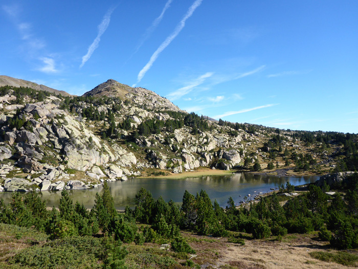 Uno de los lagos del entorno Uno de los lagos del entorno