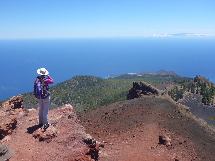 Hacia el Sur se ve la Isla de El Hierro Hacia el Sur se ve la Isla de El Hierro