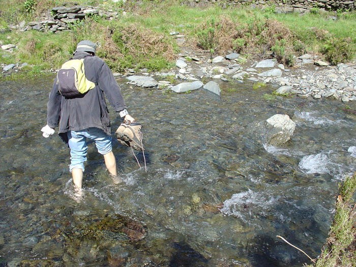Cruzando el Arroyo de la Zarzuela Cruzando el Arroyo de la Zarzuela