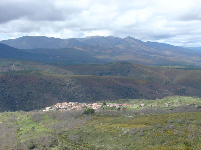 Monsagro desde la subida al Hastiala Monsagro desde la subida al Hastiala