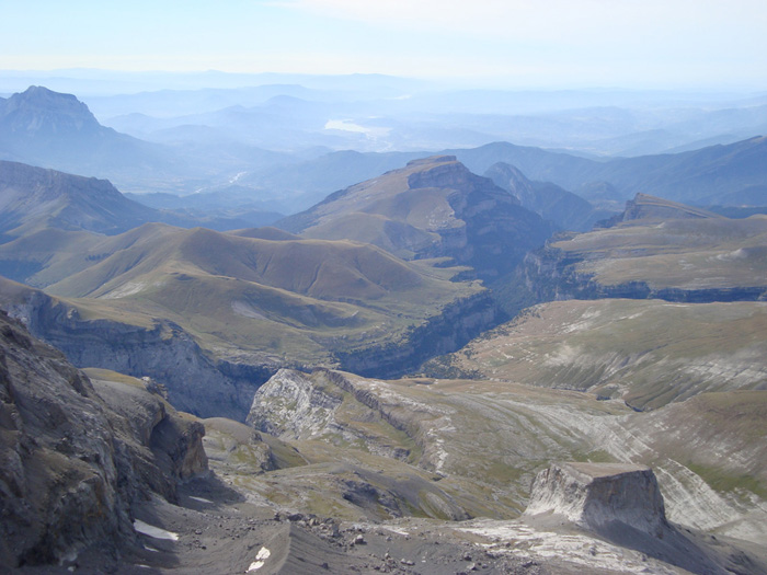 Cañón de Añisclo desde la cumbre de Monte Perdido Cañón de Añisclo desde la cumbre de Monte Perdido