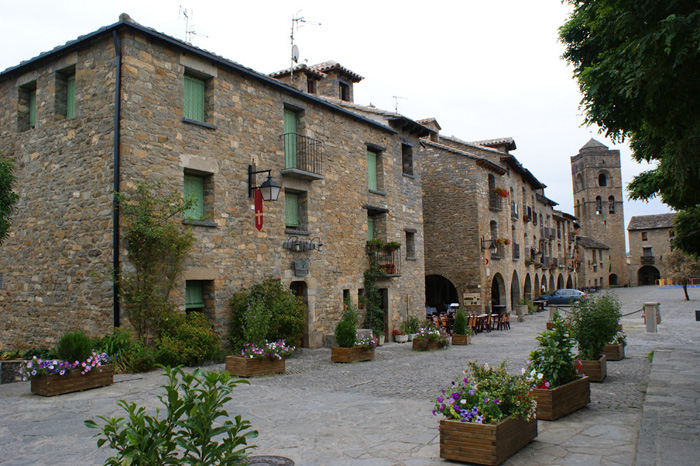 Calle principal de Ainsa Calle principal de Ainsa