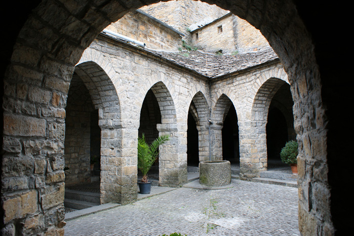 Patio de la Iglesia de Santa María Patio de la Iglesia de Santa María