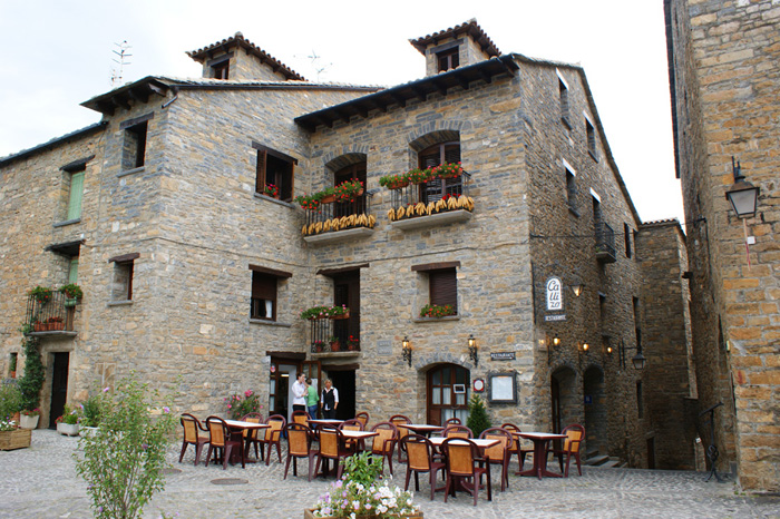 Uno de los restaurantes de Ainsa Uno de los restaurantes de Ainsa