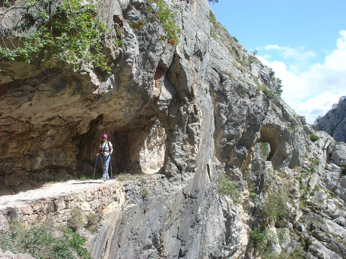 Caminando por la senda del Cares Caminando por la senda del Cares