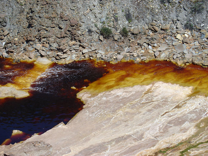 Aguas muy oscuras Aguas muy oscuras