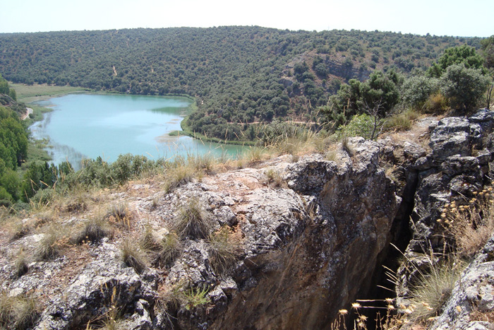 La Quebrada del Toro y al fondo La Tinaja La Quebrada del Toro y al fondo La Tinaja