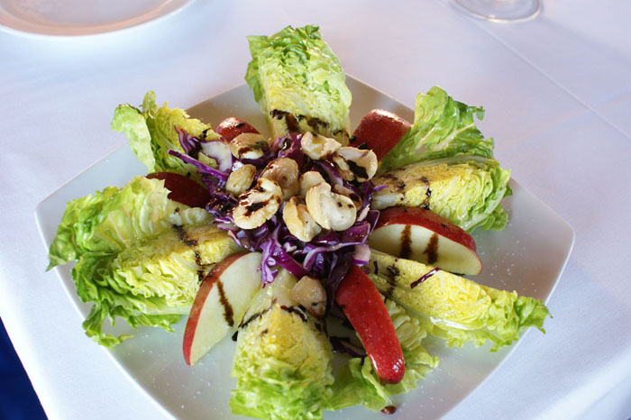 Ensalada de cogollos, manzana y castaña Ensalada de cogollos, manzana y castaña