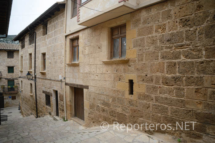 Calle Palacio. Beceite. Foto de Pablo Ibáñez. Cortesía de Turismo de Matarraña Calle Palacio. Beceite. Foto de Pablo Ibáñez. Cortesía de Turismo de Matarraña