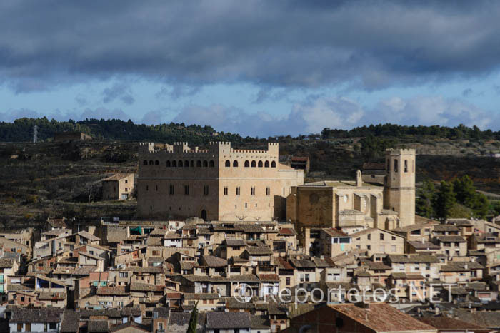 Pueblo de Valderrobres, y su imponente Conjunto Histórico Artístico. Foto de Pablo Ibáñez. Cortesía de Turismo de Matarraña Pueblo de Valderrobres, y su imponente Conjunto Histórico Artístico. Foto de Pablo Ibáñez. Cortesía de Turismo de Matarraña