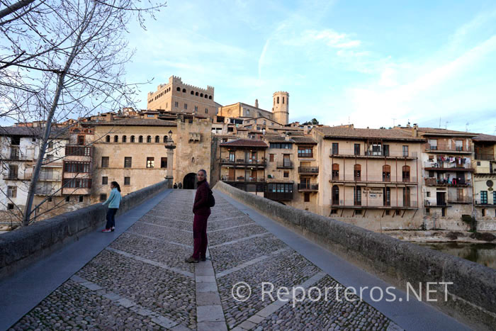 Valderrobres desde su icónico puente de piedra Valderrobres desde su icónico puente de piedra