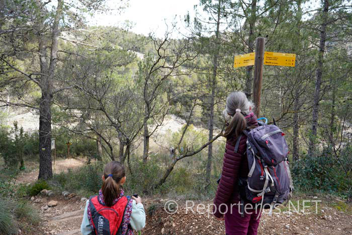 Balizas de señalización hacia el Peñagalera en el parking nº4 Balizas de señalización hacia el Peñagalera en el parking nº4