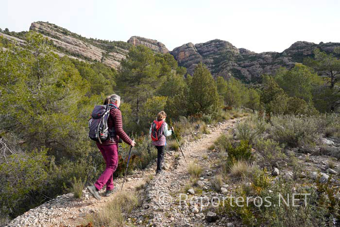La ruta se puede hacer con niños siempre que estén acostumbrados a caminar largas distancias en montaña. La ruta se puede hacer con niños siempre que estén acostumbrados a caminar largas distancias en montaña.