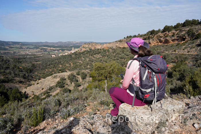 Desde el sendero hay una bonita panorámica del pueblo Desde el sendero hay una bonita panorámica del pueblo