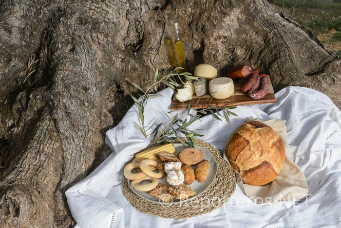 Gastronomía y productos típicos. Foto de Pablo Ibáñez. Cortesía de Turismo de Matarraña Gastronomía y productos típicos. Foto de Pablo Ibáñez. Cortesía de Turismo de Matarraña