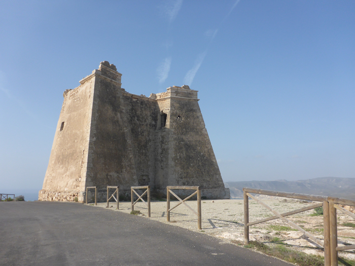 Torre defensiva en la Mesa de Roldán Torre defensiva en la Mesa de Roldán