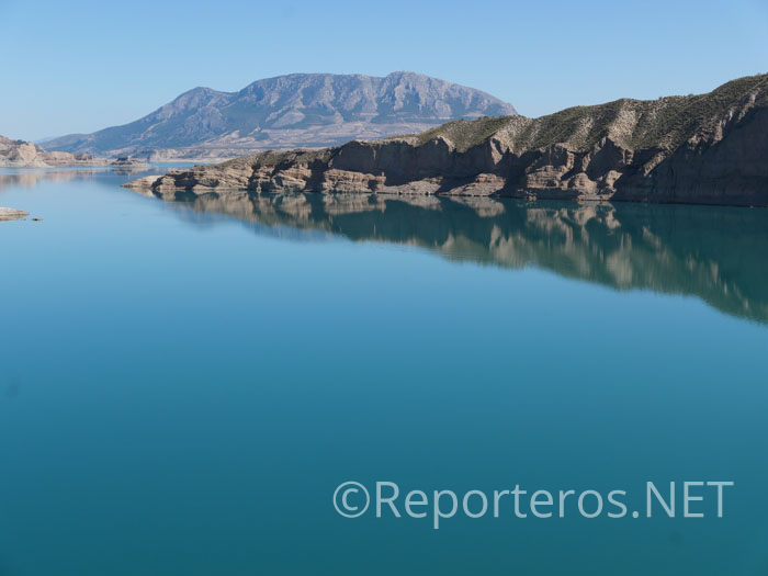 Embalse del Negratín y monte Jabalcón Embalse del Negratín y monte Jabalcón