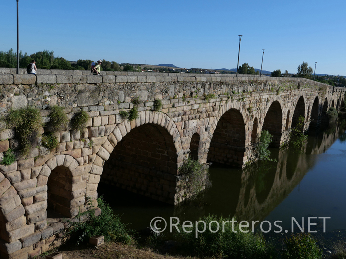 Puente romano de Mérida a orillas del Guadiana Puente romano de Mérida a orillas del Guadiana