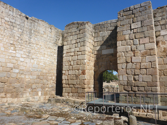 Entrada de la Alcazaba de Mérida Entrada de la Alcazaba de Mérida