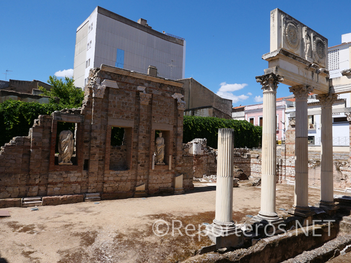 Recinto monumental cerca del Templo de Diana Recinto monumental cerca del Templo de Diana