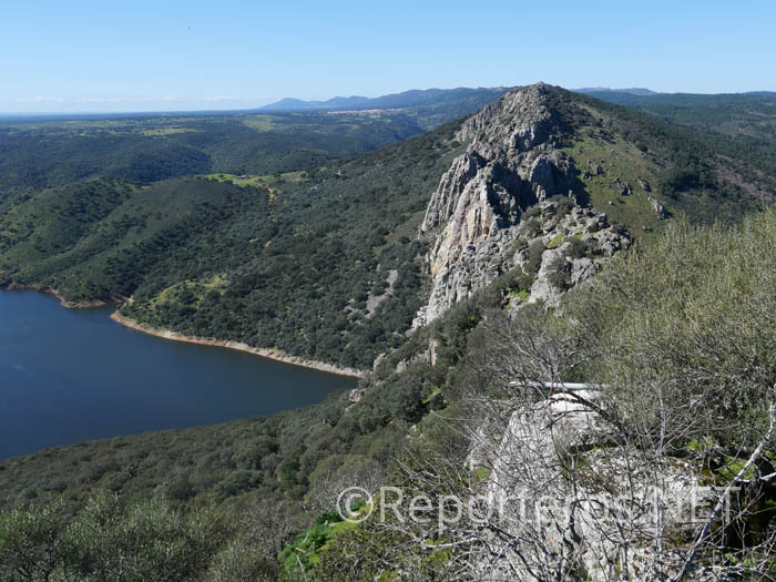El Salto del Gitano desde el Castillo de Monfragüe El Salto del Gitano desde el Castillo de Monfragüe