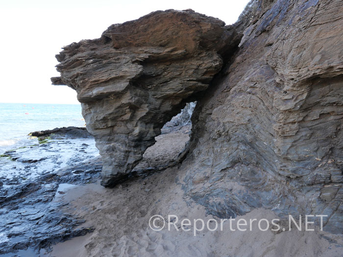 Curiosa formación de roca en Cala Calnegre Curiosa formación de roca en Cala Calnegre