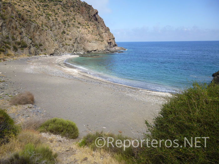 Solitaria y aislada Cala Honda Solitaria y aislada Cala Honda