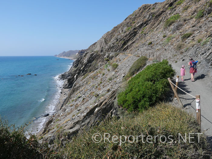 Sendero del acantilado por el camino de Mojácar a Carboneras Sendero del acantilado por el camino de Mojácar a Carboneras
