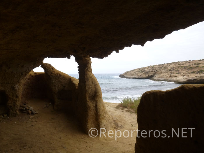 Hay casas cueva en Cala Blanca Hay casas cueva en Cala Blanca