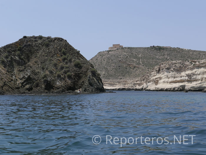 La Isla Negra y los acantilados de Honduras La Isla Negra y los acantilados de Honduras